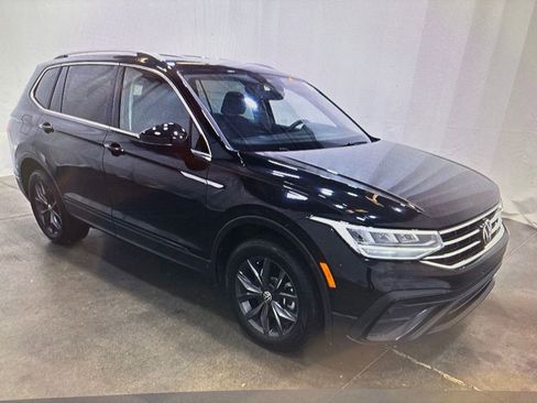 Used 2024 Volkswagen Tiguan SE FWD image 3