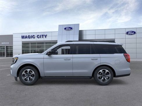 New 2026 Ford Expedition Active image 3