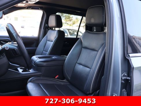 Used 2023 GMC Yukon SLT RWD image 2