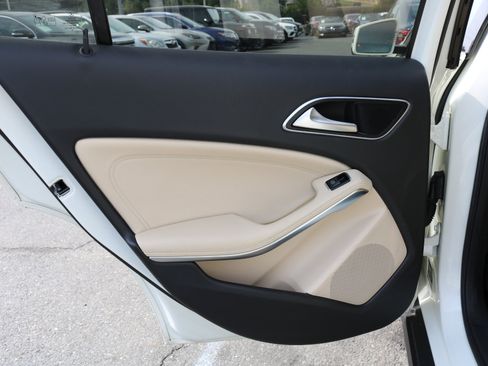 Used 2016 Mercedes-Benz GLA 250 image 33