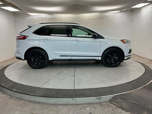 Used 2022 Ford Edge SE w/ Black Appearance Package image 6