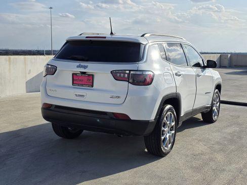 Used 2022 Jeep Compass Latitude AWD/4WD image 5
