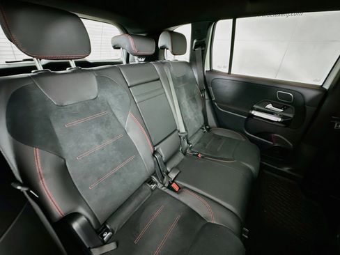 Used 2024 Mercedes-Benz GLB 250 4MATIC image 28