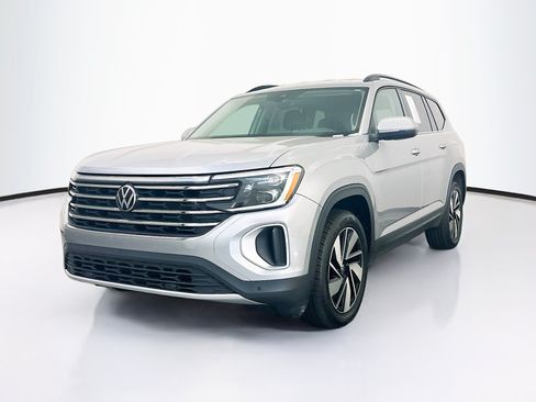 Used 2025 Volkswagen Atlas SE AWD/4WD image 3