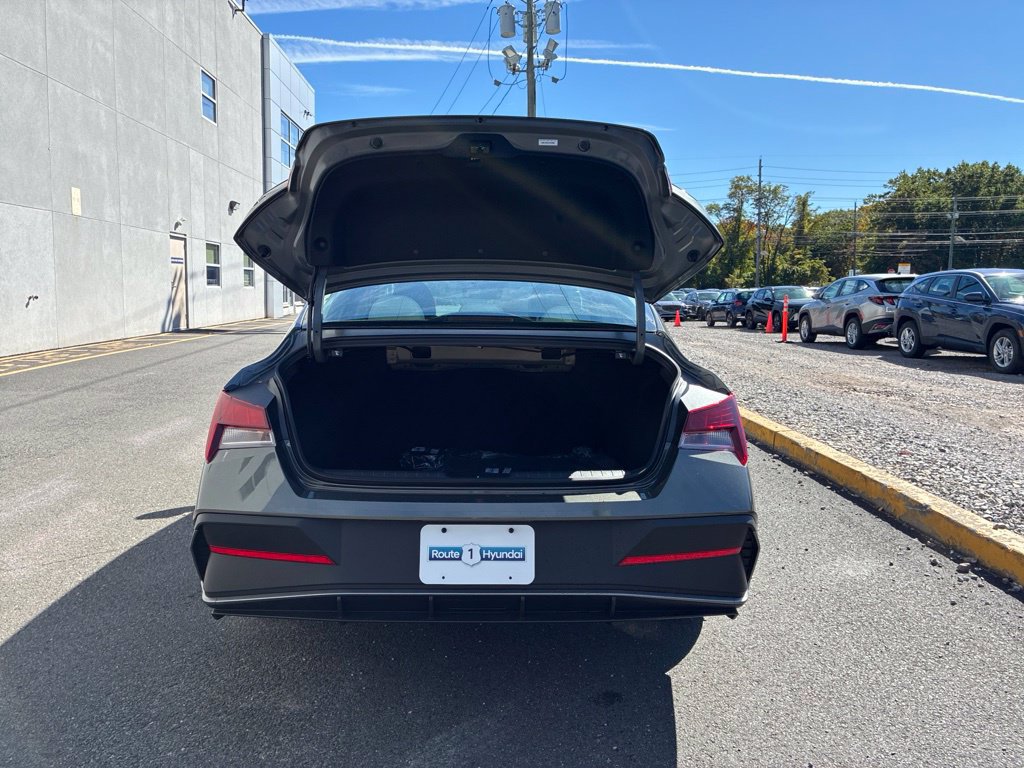 New 2026 Hyundai Elantra SEL Sport FWD image 10