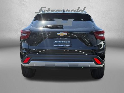 Used 2025 Chevrolet Trax LT FWD image 5