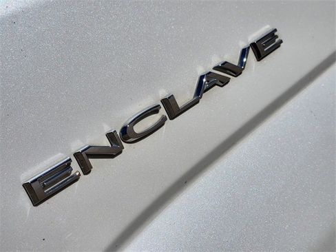 Used 2023 Buick Enclave Essence w/ Sport Touring Edition image 12