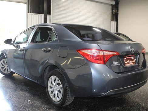 Used 2018 Toyota Corolla LE image 4