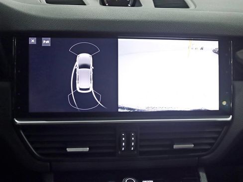 Used 2019 Porsche Cayenne AWD/4WD image 18