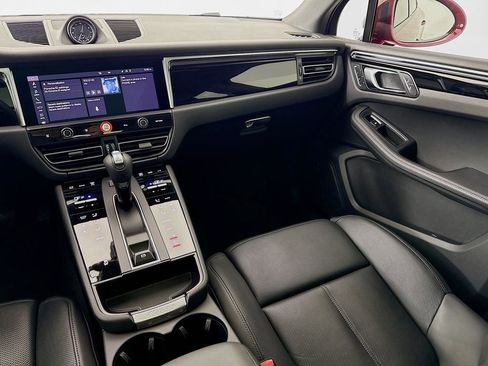 Certified 2025 Porsche Macan AWD/4WD image 27