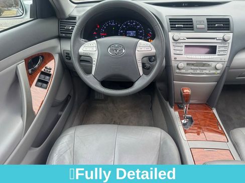 Used 2010 Toyota Camry XLE image 18