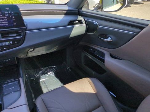Certified 2022 Lexus ES 350 Ultra Luxury w/ Accessory Package 2 FWD image 16