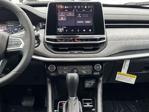 New 2026 Jeep Compass Latitude image 11