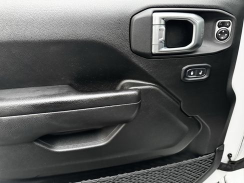 Used 2023 Jeep Wrangler Unlimited Rubicon image 13