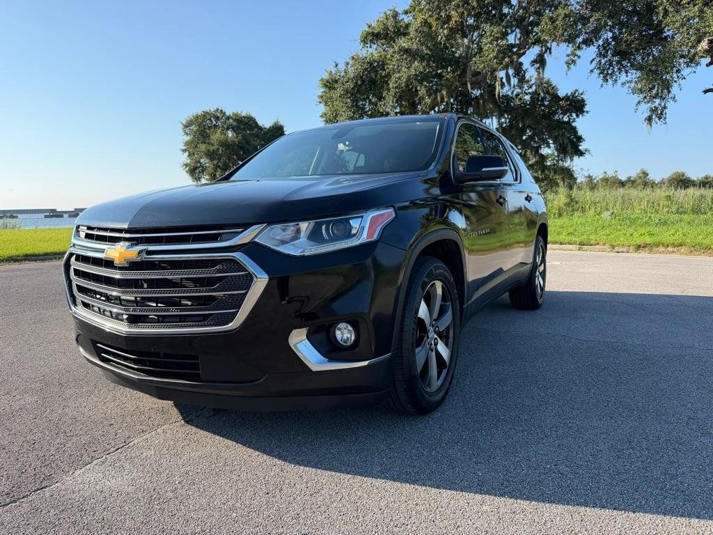 Used 2021 Chevrolet Traverse LT w/ LT Premium Package AWD/4WD image 2