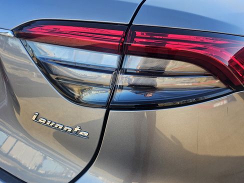 Used 2021 Maserati Levante GranLusso image 9