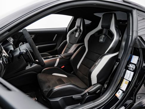 Used 2020 Ford Mustang Shelby GT500 w/ Carbon Fiber Track Pack image 32