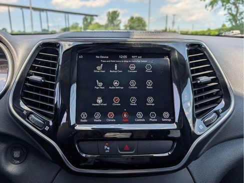 Used 2019 Jeep Cherokee Limited AWD/4WD image 26