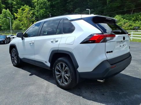 Used 2023 Toyota RAV4 XLE Premium AWD/4WD image 8