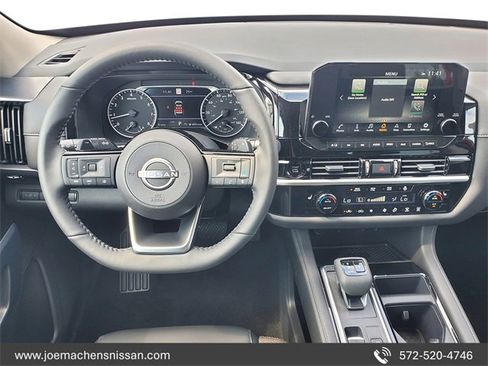 New 2025 Nissan Pathfinder SL image 17