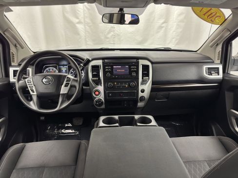 Used 2017 Nissan Titan SV image 27