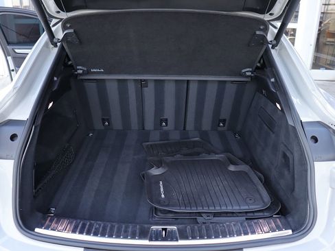 Used 2022 Porsche Cayenne Platinum Edition image 52