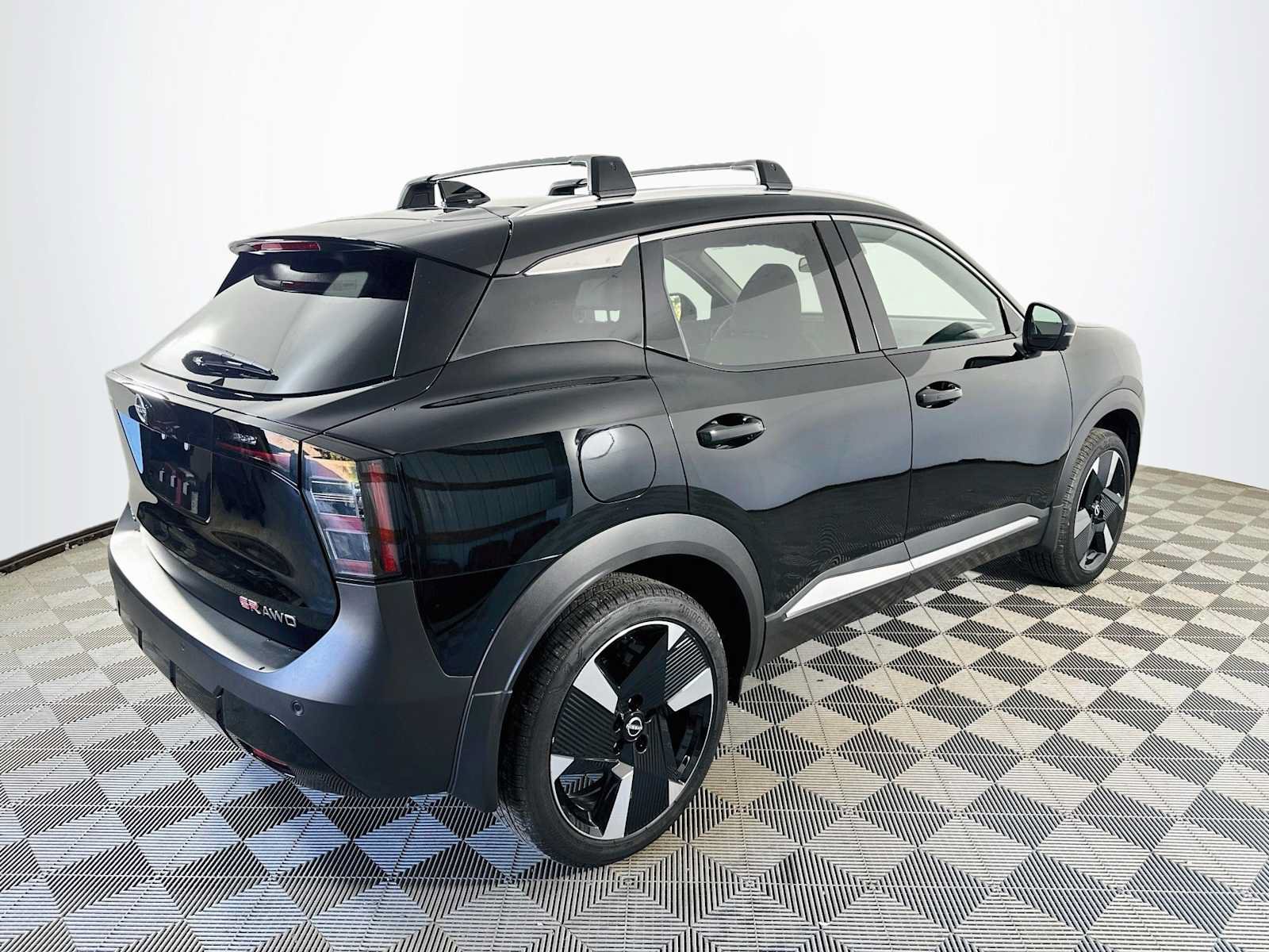 Used 2026 Nissan Kicks SR w/ Cold Weather Package AWD/4WD image 4