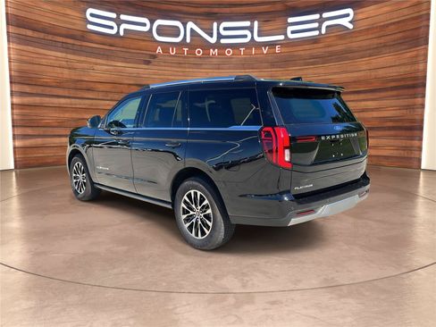 Used 2025 Ford Expedition Platinum AWD/4WD image 4