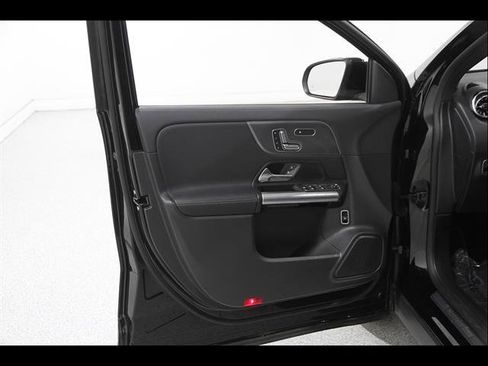 Used 2023 Mercedes-Benz GLA 250 w/ Premium Package image 4