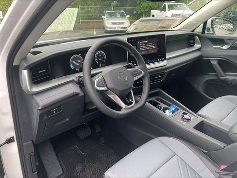 New 2026 Volkswagen Tiguan SE AWD/4WD image 8