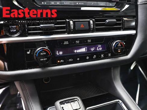 Used 2025 Nissan Pathfinder SV FWD image 20