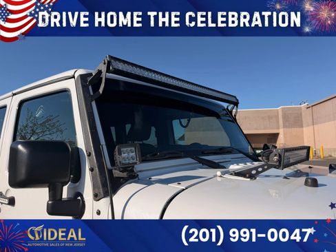 Used 2016 Jeep Wrangler Unlimited Sahara w/ Connectivity Group AWD/4WD image 15