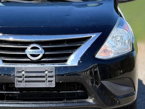 Used 2019 Nissan Versa SV image 12