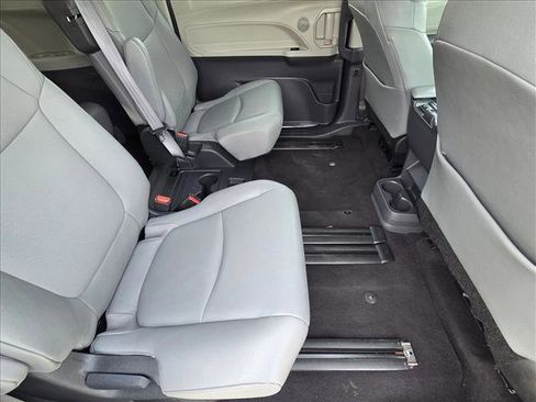 Used 2024 Toyota Sienna XLE image 19