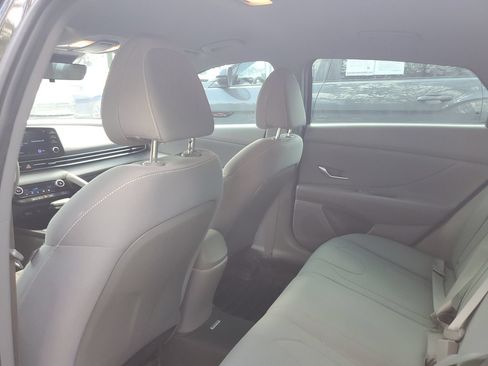Used 2023 Hyundai Elantra SEL FWD image 9