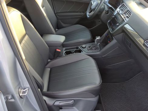Used 2022 Volkswagen Tiguan SE image 17