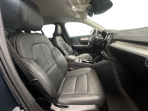 Used 2021 Volvo XC40 T5 Momentum image 16