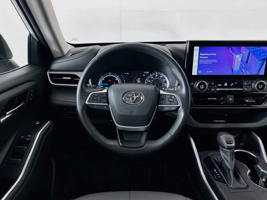 Used 2023 Toyota Highlander Bronze Edition FWD image 23