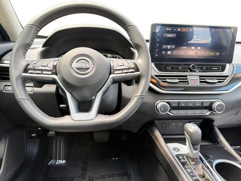 Used 2024 Nissan Altima 2.5 SR w/ SR Premium Package FWD image 10