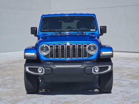 Used 2025 Jeep Wrangler Unlimited Sahara AWD/4WD image 3