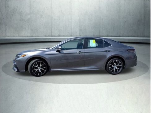Certified 2022 Toyota Camry SE image 5