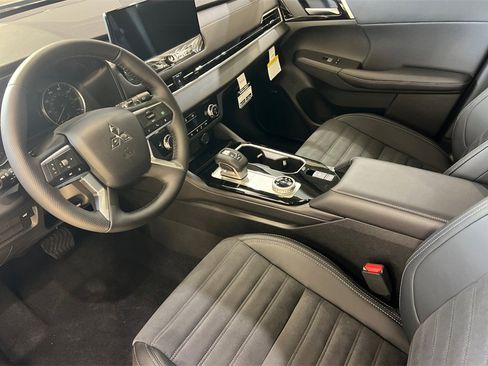 New 2026 Mitsubishi Outlander AWD image 11