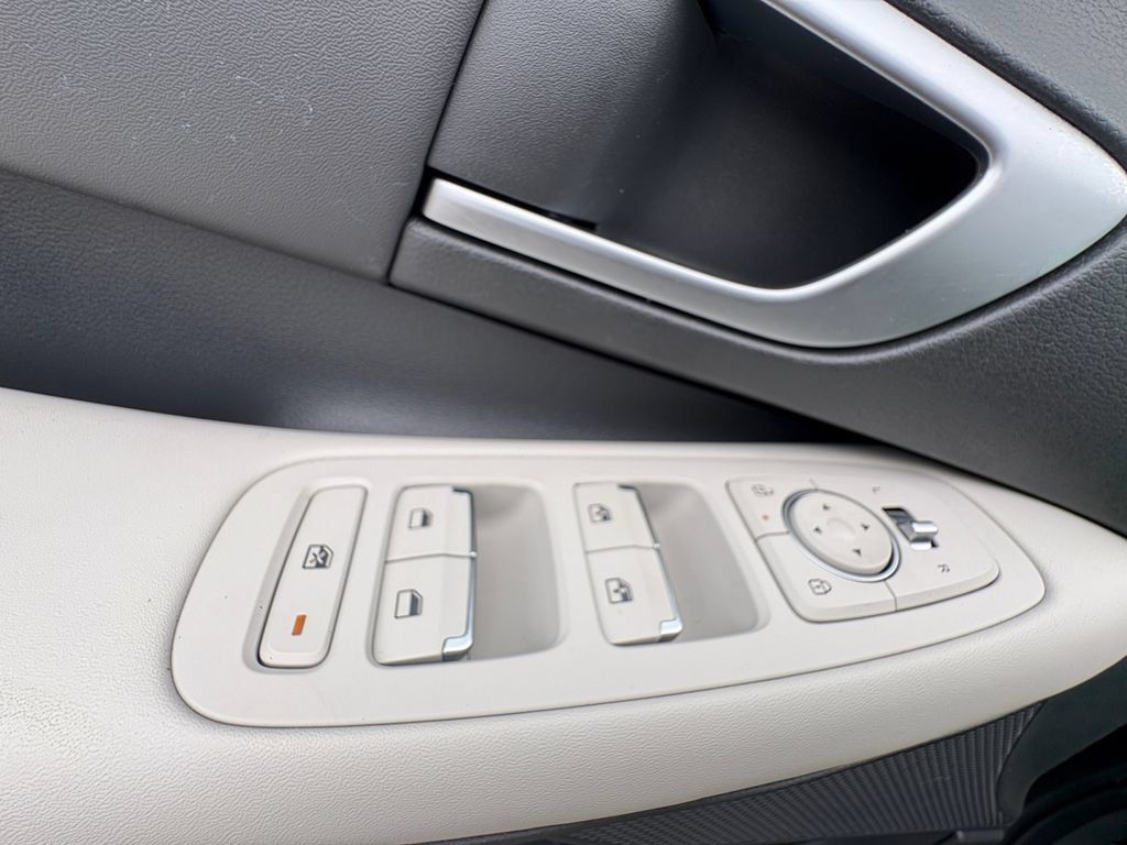 New 2024 Hyundai Sonata SEL w/ Convenience Package FWD image 18
