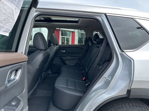 Used 2023 Nissan Rogue SV w/ SV Premium B Package AWD/4WD image 16