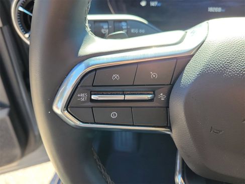 Used 2025 Chevrolet Equinox LT image 18