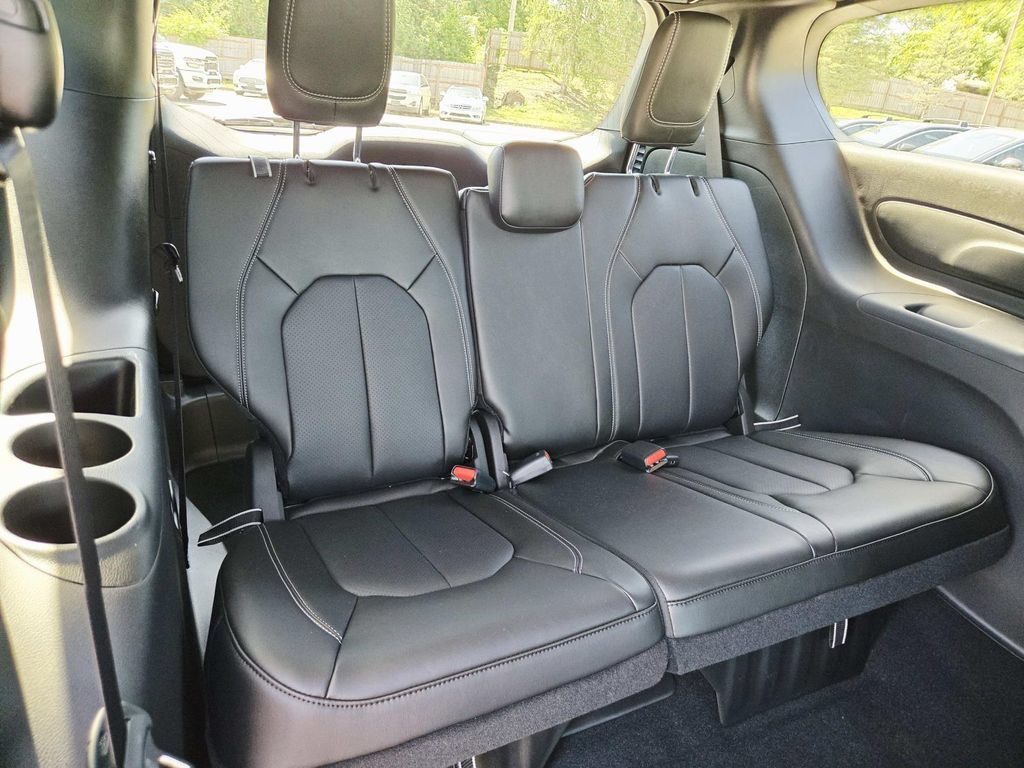 New 2026 Chrysler Pacifica Select w/ S Appearance Package AWD/4WD image 15