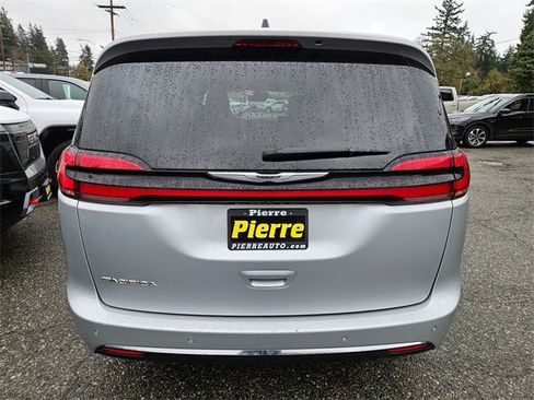 Used 2024 Chrysler Pacifica Touring-L image 5