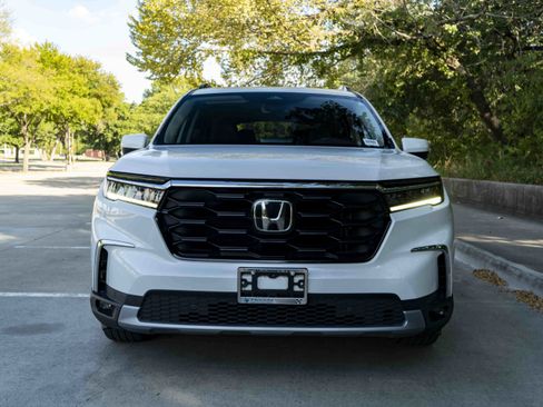 Used 2023 Honda Pilot Touring image 3