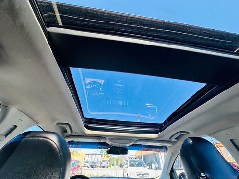 Used 2019 Ford Edge Titanium w/ Equipment Group 301A AWD/4WD image 18
