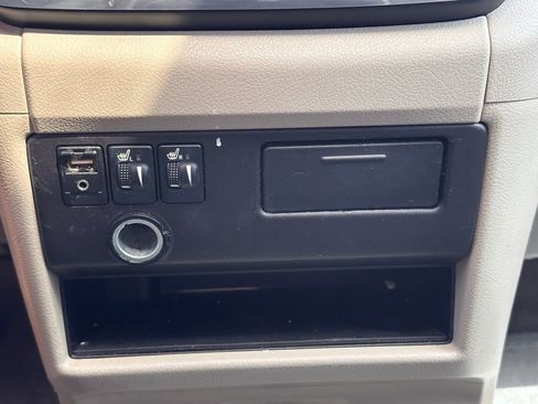 Used 2015 Toyota Sienna XLE image 36